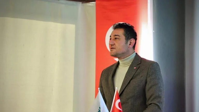 Giresun Belediyesi, ruhsat süreçlerini dijitalleştiren E-Ruhsat sistemini kullanıma sundu. Vatandaşlar