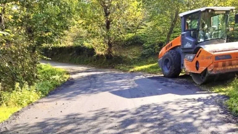 Giresun İl Özel İdaresi, Eynesil ilçesindeki kırsal yol çalışmalarını hızlandırdı.