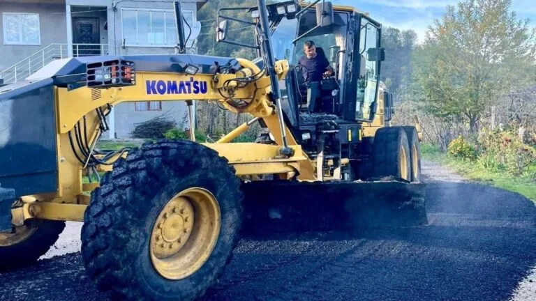 Giresun’da Avcılı-Danışman Yolu Asfaltlandı: Ulaşım Kalitesi Arttı Giresun İl Özel İdaresi, Tirebolu'daki Avcılı-Danışman grup yolunda sıcak asfaltlama