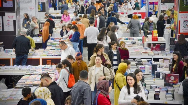 Giresun Belediyesi tarafından düzenlenen 5. Kitap Fuarı, açıldığı 21 Kasım'dan
