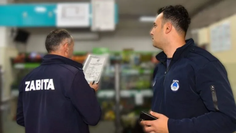 Giresun’da Ruhsatsız İşletme Denetimleri: Binden Fazla İşyeri Mühürlendi Giresun Belediyesi'nin son 18 aylık yoğun denetimlerinde binden fazla ruhsatsız