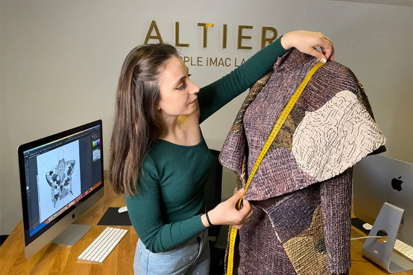 Moda dünyası, yaratıcılığın, estetiğin ve kişisel tarzın birleştiği büyüleyici bir