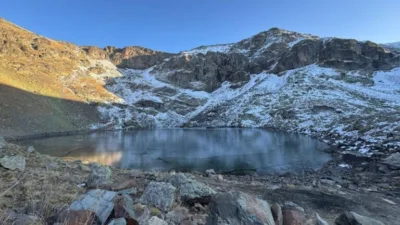 Giresun'un Dereli ilçesindeki 3 bin 100 rakımlı Karagöl, doğal güzellikleriyle