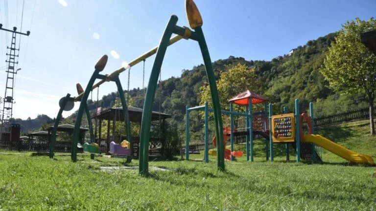 Giresun'un Görele ilçesindeki tüm çocuk oyun parkları, belediye tarafından kapsamlı