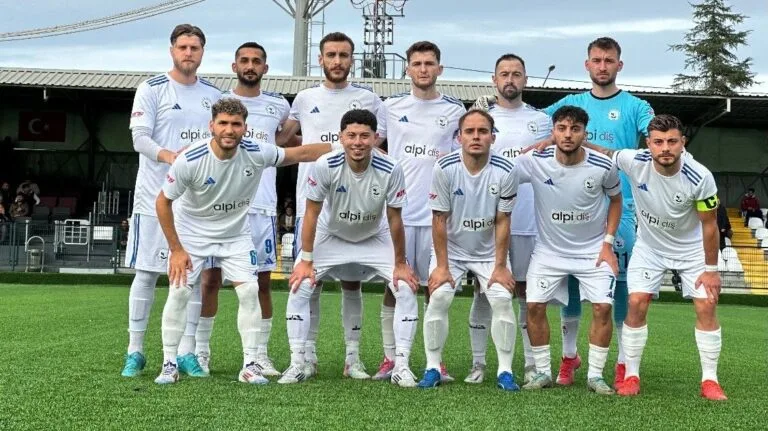 Bölgesel Amatör Lig'deki Yeniyolspor, Maçka Belediyespor deplasmanından 1-1'lik beraberlikle bir