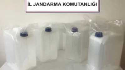 Giresun'un Piraziz ilçesinde jandarma ekipleri, kaçakçılıkla mücadele kapsamında bir araçta