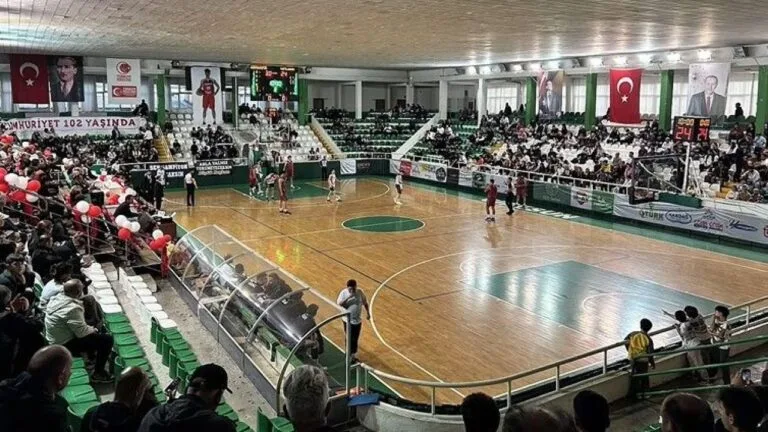 Türkiye Basketbol 2. Ligi'nde mücadele eden Kerasusspor, bugün Giresun'da İTÜ
