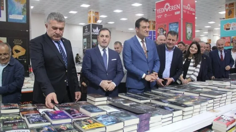 Giresun'da düzenlenen 5. Kitap Fuarı, 150 yayınevi ve 60 yazarla