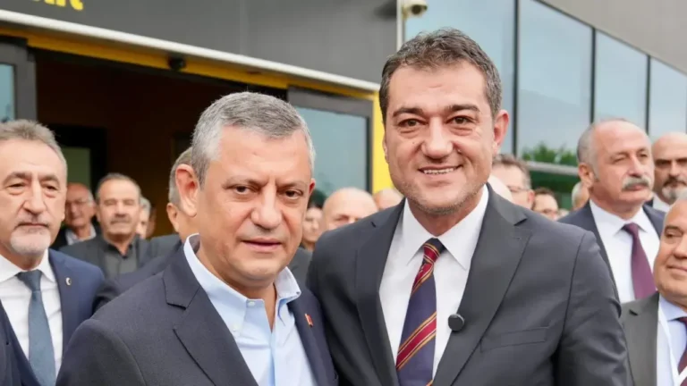 Başkan Köse, Özgür Özel ile Giresun’da Görüştü: Çalışmalar Takipte Giresun Belediye Başkanı Fuat Köse, CHP Genel Başkanı Özgür Özel'i