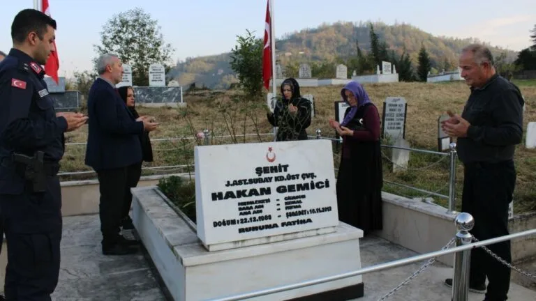 Giresun'un Keşap ilçesinde Kaymakam Selin Sarı, şehadetinin 13. yılında Şehit