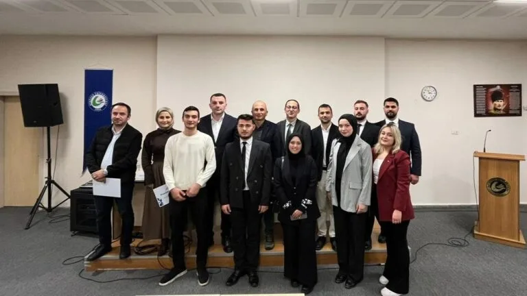 Kovanlık Belediyesi'nin ev sahipliğinde düzenlenen panelde, belediyenin sürdürülebilir kalkınma hedefleri