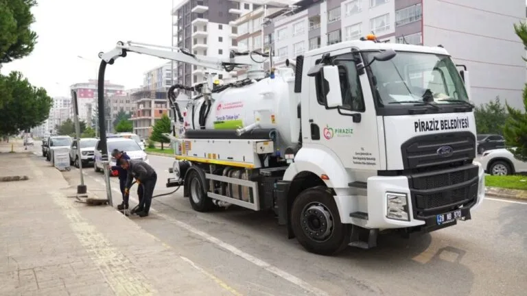 Giresun'un Piraziz Belediyesi, araç parkuruna eklediği yeni kombine kanal açma