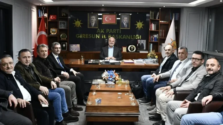 AK Parti İl Başkanı Mete Bahadır Yılmaz, başhekimlerle yaptığı toplantıda