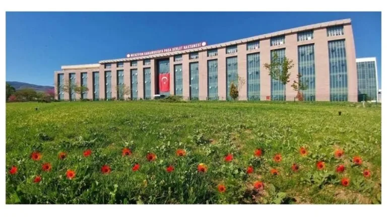 Merzifon'da çocukluk hayalini gerçekleştiren Doktor Simge Akbulut, hemşire annesi ve