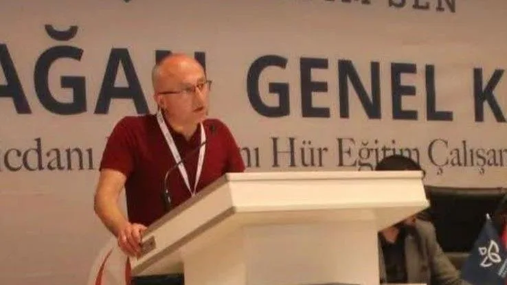 Öğretmenler Çözüm İstiyor: Hürriyetçi Eğitim-Sen’den Çağrı Hürriyetçi Eğitim-Sen Genel Başkanı Levent Akdağ, Öğretmenler Günü'nün somut çözümlerin