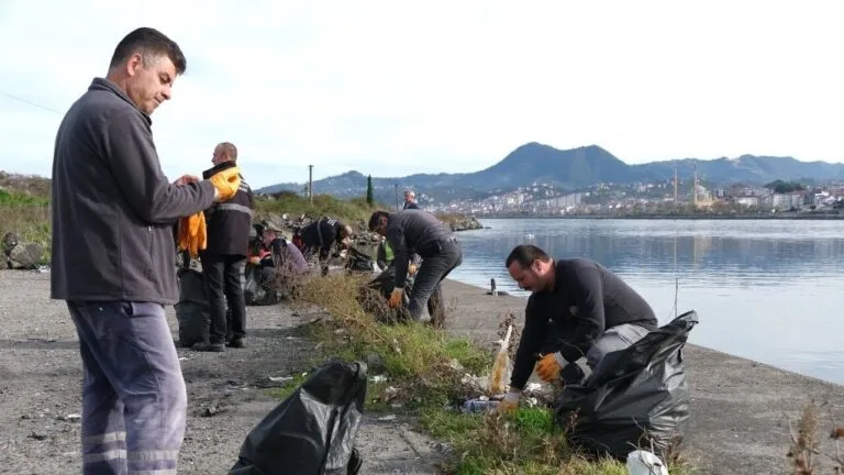 Bulancak Belediyesi Temizlik İşleri Müdürlüğü ekipleri, Pazarsuyu Limanı ve çevresinde