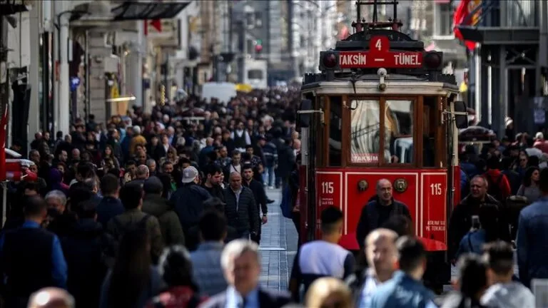 Türkiye İstatistik Kurumu (TÜİK) verilerine göre, Türkiye'nin nüfusu 1 Ekim