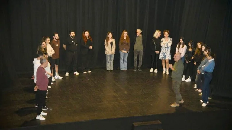 Giresun Belediyesi Şehir Tiyatrosu, çocukların sahne sanatlarına ilgisini artırmak, becerilerini