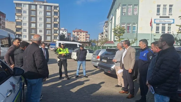 Espiye’de Öğrenci Servislerine Kapsamlı Güvenlik Denetimi Espiye'de öğrencilerin güvenli taşımacılığı için okul servisleri, İlçe Milli Eğitim