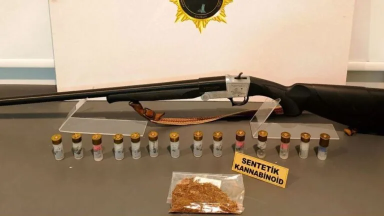 Samsun'da Narkotik Suçlarla Mücadele ekiplerince düzenlenen eş zamanlı uyuşturucu operasyonunda