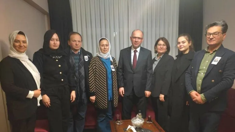 Vali Serdengeçti ve eşi, Azerbaycan-Gürcistan'da şehit düşen Hava Pilot Üsteğmen