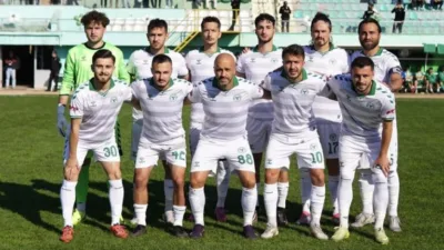 Bölgesel Amatör Lig'deki Giresun derbisinde Batlamaspor, Yeniyolspor'u 2-1 mağlup ederek