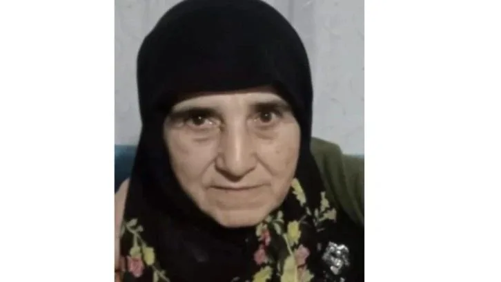 Samsun'un Tekkeköy ilçesinde bahçesindeki otları temizlemek için ateş yakan Rukiye