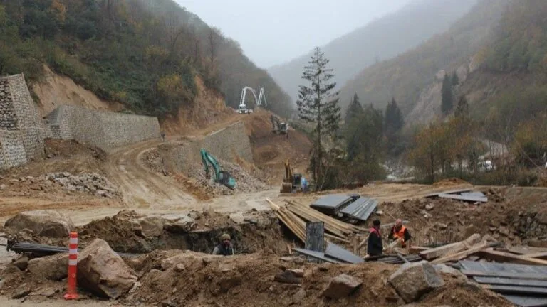 AK Parti Espiye İlçe Başkanı Samet Önal, bölgedeki altyapı çalışmalarını