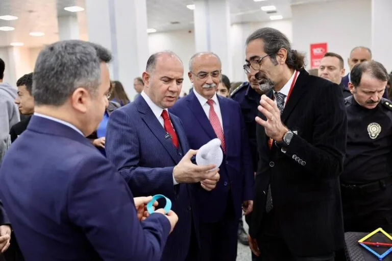 Giresun, "Yapay Zekâ ve Eğitimde Yenilikçi Teknolojiler" Bilim Şenliği ile