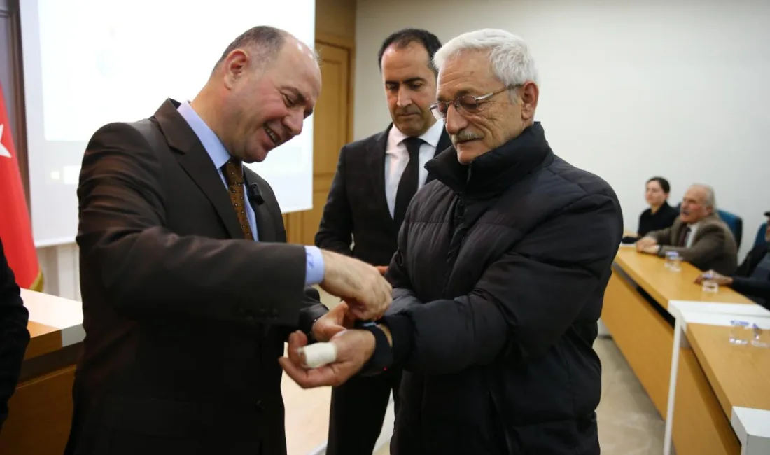 Giresun’da “El Öpenleriniz Çok Olsun” Projesi Başladı Giresun’da yalnız yaşayan yaşlıların sağlık ve güvenlik durumunu 7/24 izlemeyi