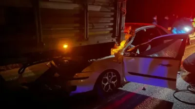 Çorum-Ankara kara yolunda meydana gelen feci trafik kazasında, tırın altına