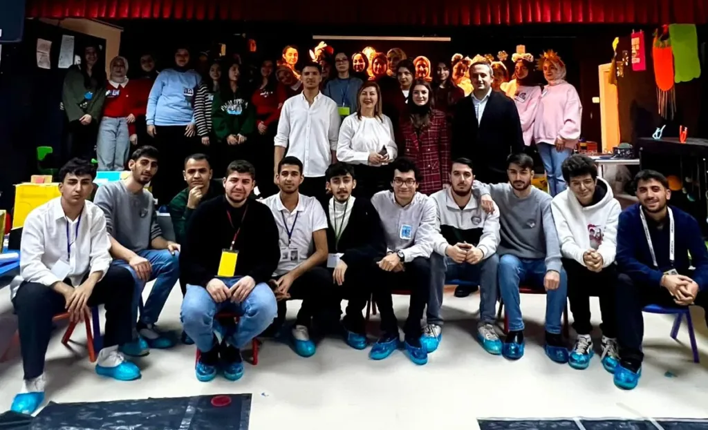 Geleceğin Öğretmenleri Sahada, Minikler Keşifte