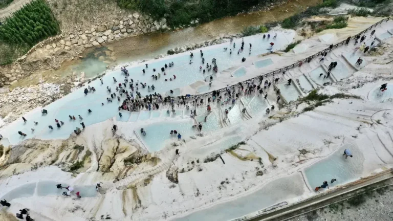 Giresun'daki Göksu Travertenleri, 2025 yılında 300 bini aşkın ziyaretçiyle rekor