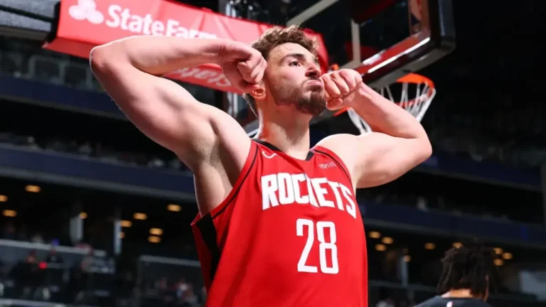 Houston Rockets'ın yıldız pivotu Alperen Şengün, Sacramento Kings karşısında sergilediği