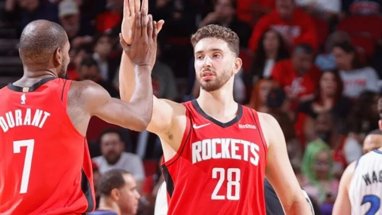 Milli basketbolcumuz Alperen Şengün, NBA kariyerinde unutulmaz bir gece yaşayarak