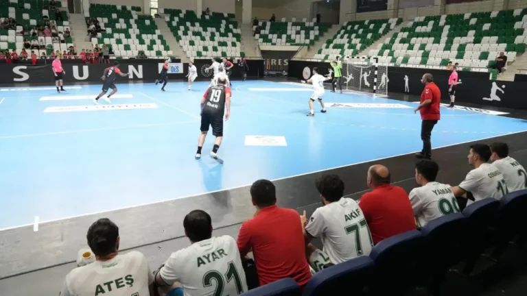 Giresunspor Hentbol’da Kolukısaoğlu: Giresun İnadıyla Devam! Giresunspor Hentbol Antrenörü Gökhan Kolukısaoğlu, Güneysuspor mağlubiyetine rağmen takımlarının 'Giresun