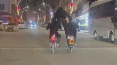 Karabük'te üç kişinin elektrikli bisikletlerle yaptığı akıl almaz ve tehlikeli