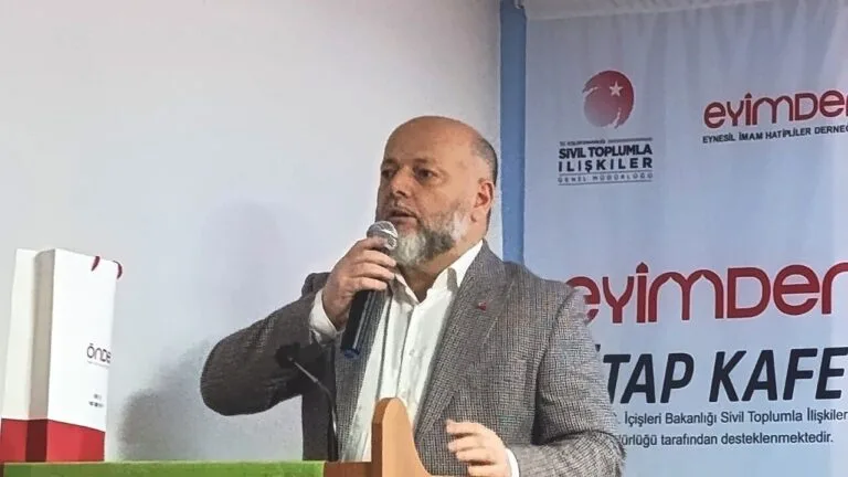 EYİMDER, 13. kuruluş yıldönümünü özel bir seminerle kutladı. Emekli öğretmen