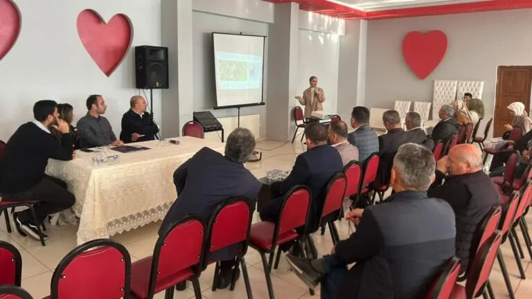 Giresun Üniversitesi, Kovanlık Belediyesi iş birliğiyle fındık üreticilerine Kahverengi Kokarca