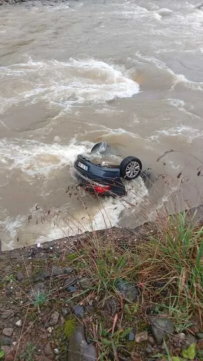 Giresun Bulancak'ta Kaza: Dereye Uçan Sürücü Akıntıda Kayboldu