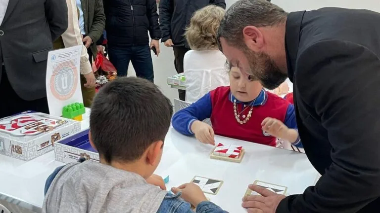 Giresun'un Yağlıdere ilçesindeki Üçtepe Beldesi İlkokulu'nda, Kadın Hekimler Eğitime Destek