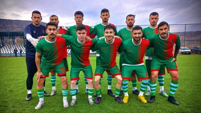 Keşapspor Alucra’da Kazandı, Okan Kaya Hat-trickle Gol Kralı Keşapspor, Alucraspor'u deplasmanda 3-0 mağlup ederek galibiyet serisini ikiye çıkardı.