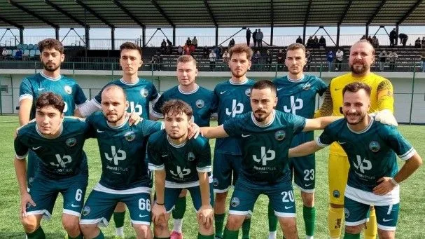 Armelitspor Liderlik Koltuğunda: Yağlıderespor’u 3-0 Mağlup Etti Armelitspor, Yağlıderespor'u 3-0 yenerek ligin ilk devresini lider tamamladı. Bu