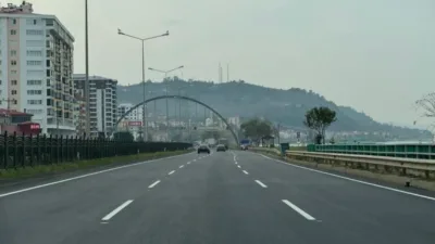 Karadeniz Sahil Yolu'nun Giresun Piraziz geçişindeki yol yenileme çalışmaları sona