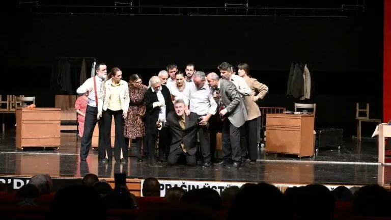 Giresun Belediyesi Şehir Tiyatrosu, Kırşehir'deki Neşet Ertaş Kültür Sanat Merkezi'nde