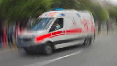 Komşuda iki aracın çarpıştığı kazada 1 kişi öldü, 4 kişi