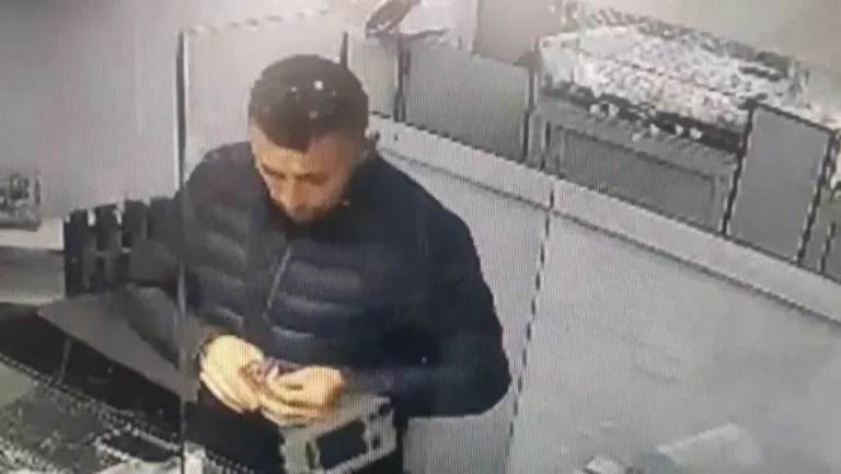 Bursa’da sahte gram altınla kuyumcuları dolandıran şüpheliler, polis ekiplerinin titiz