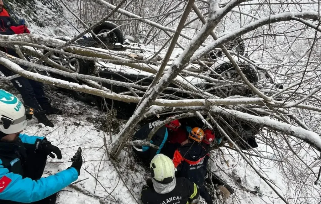 Piraziz’de trafik kazası: Bulancak İtfaiyesi 6 yaralıyı kurtardı