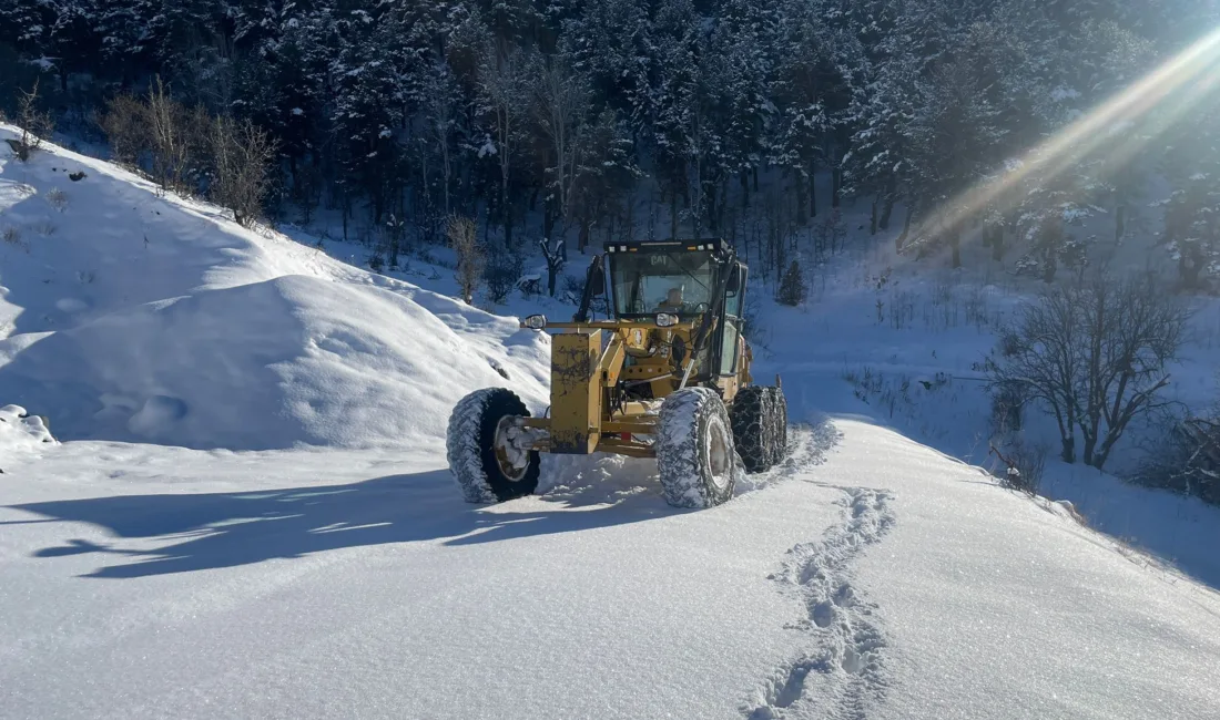 Giresun’da yoğun kar yağışı etkisini artırarak sürerken, Meteoroloji Genel Müdürlüğü’nün