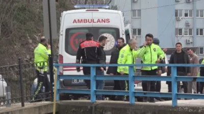 Ehliyetsiz motosiklet sürücüsünün çarptığı polis yaralandı